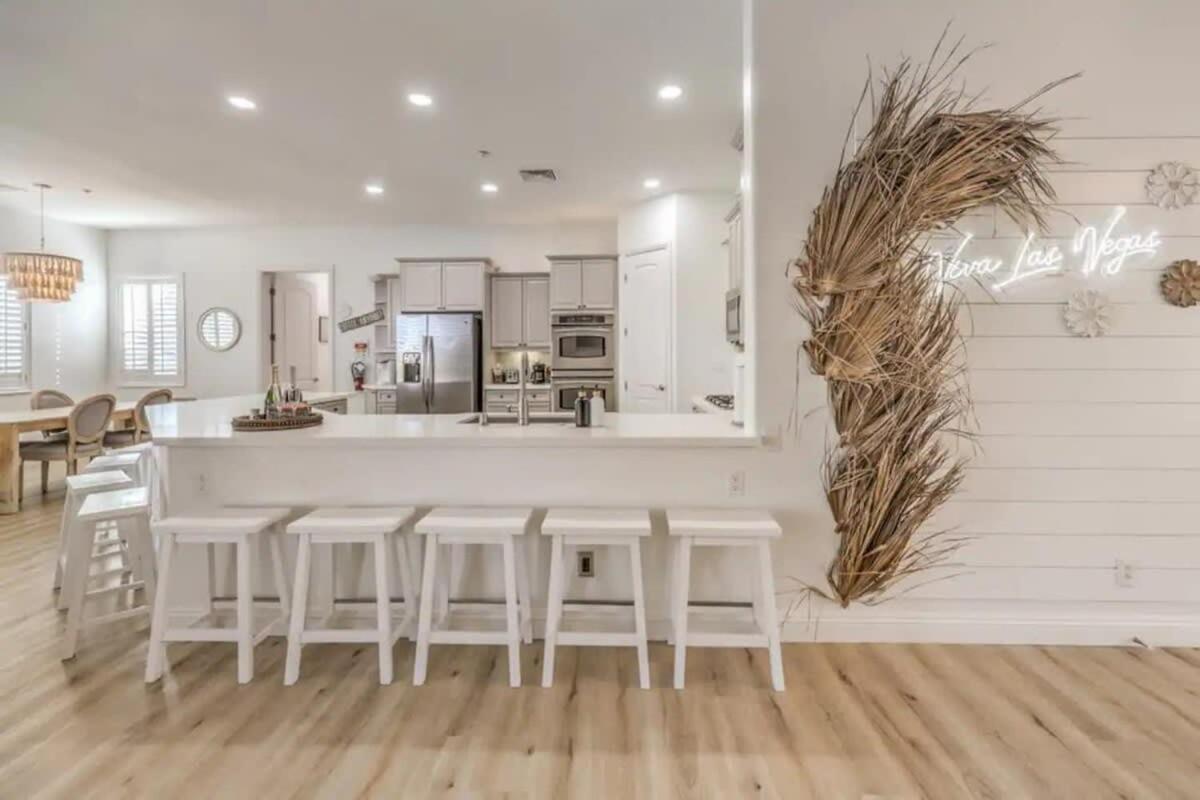 Lux 5br W Pool, Hot Tub, Waterfall, Rv Space * Las Vegas