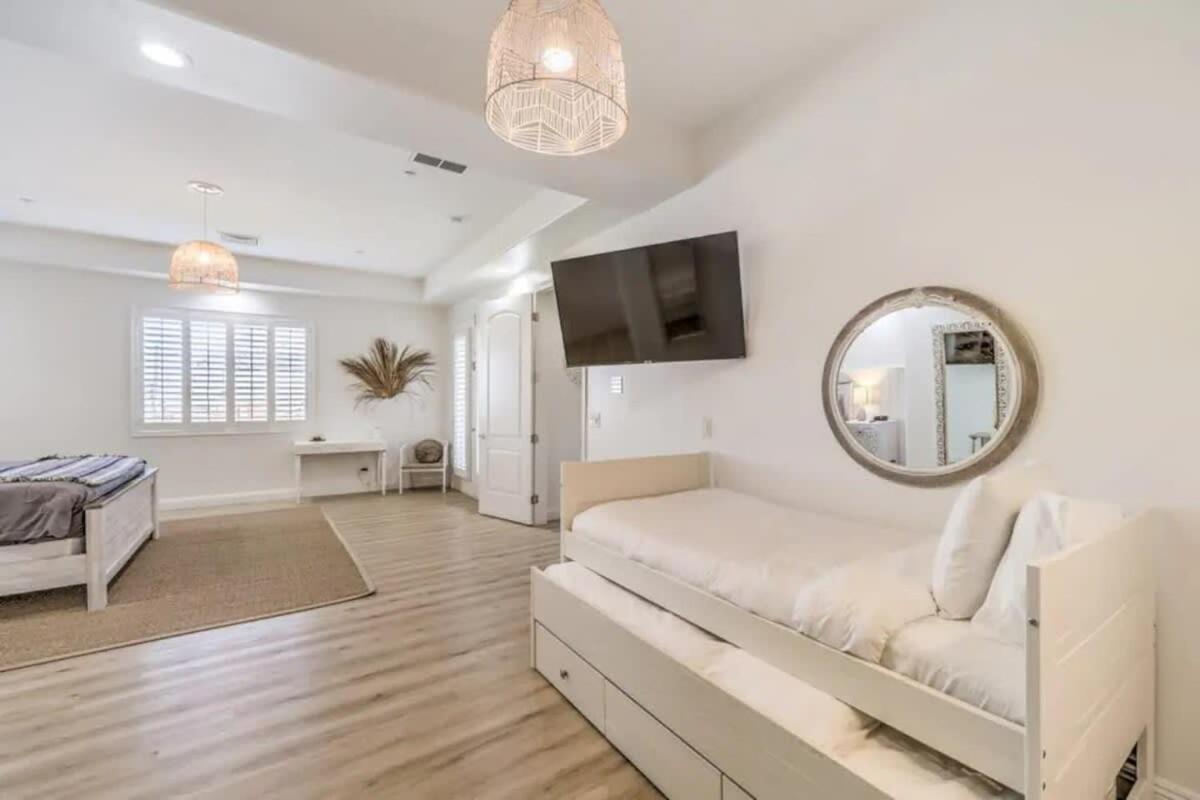 Lux 5br W Pool, Hot Tub, Waterfall, Rv Space Las Vegas