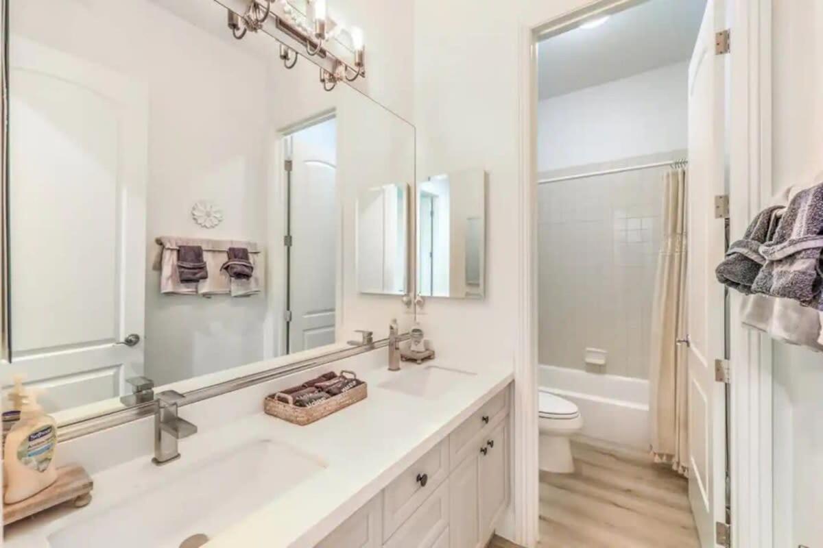 Lux 5br W Pool, Hot Tub, Waterfall, Rv Space Villa Las Vegas