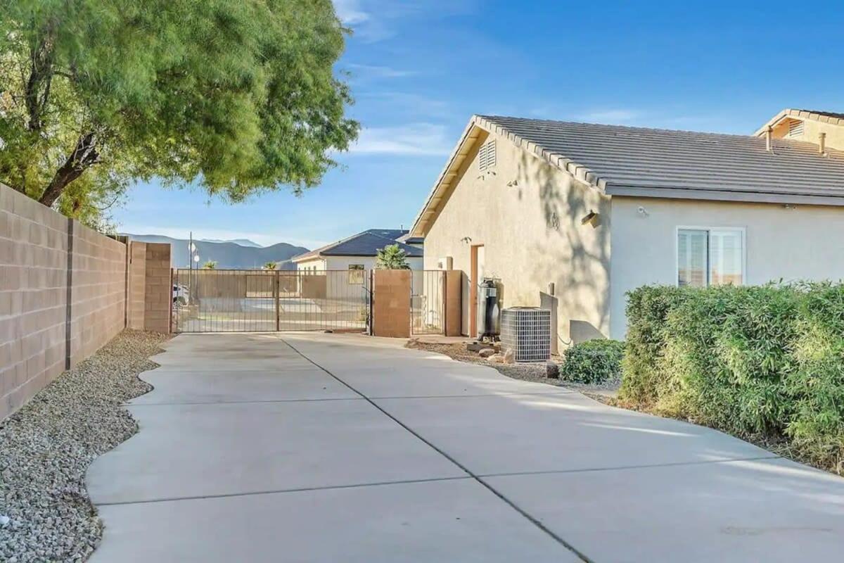 Lux 5br W Pool, Hot Tub, Waterfall, Rv Space Villa